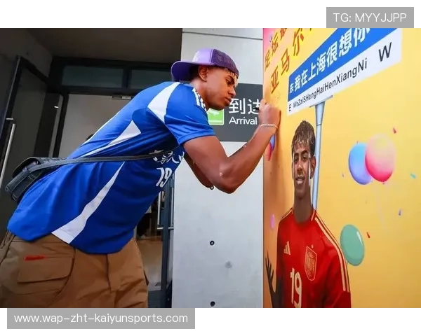 球星深夜直播教孩子们射门，互动温暖无数网友