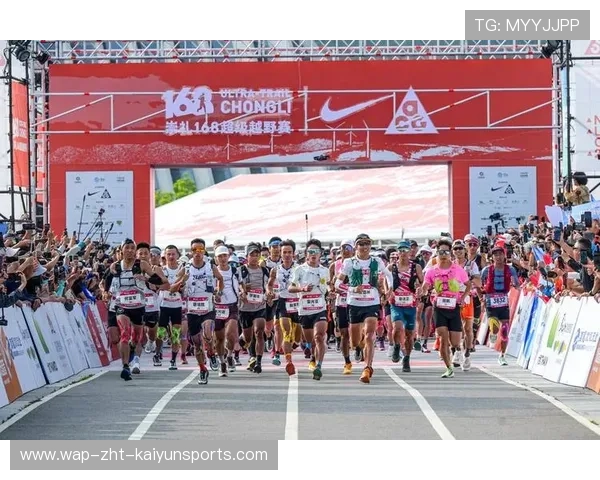 极限挑战运动员现场秀“飞天大动作”! 极限挑战运动员现场秀“飞天大动作”!